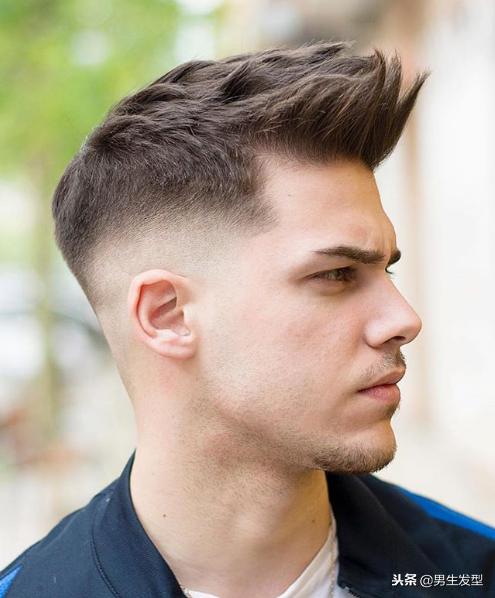 男生理发只会“两边剪光”？19年男生发型流行趋势